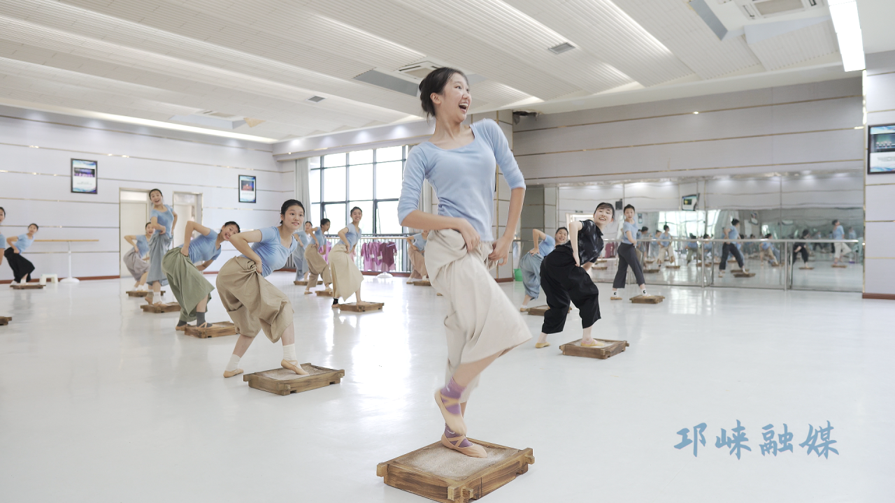 揭秘背后的故事！邛崃舞蹈《酒曲踩出幸福谣》荣获群星奖