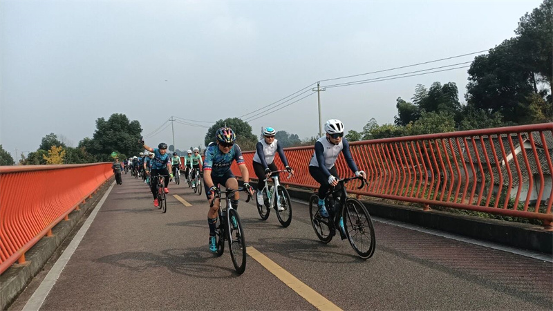 邛崃市2025年全民健身系列活动暨第八届自行车高速骑游活动成功举办