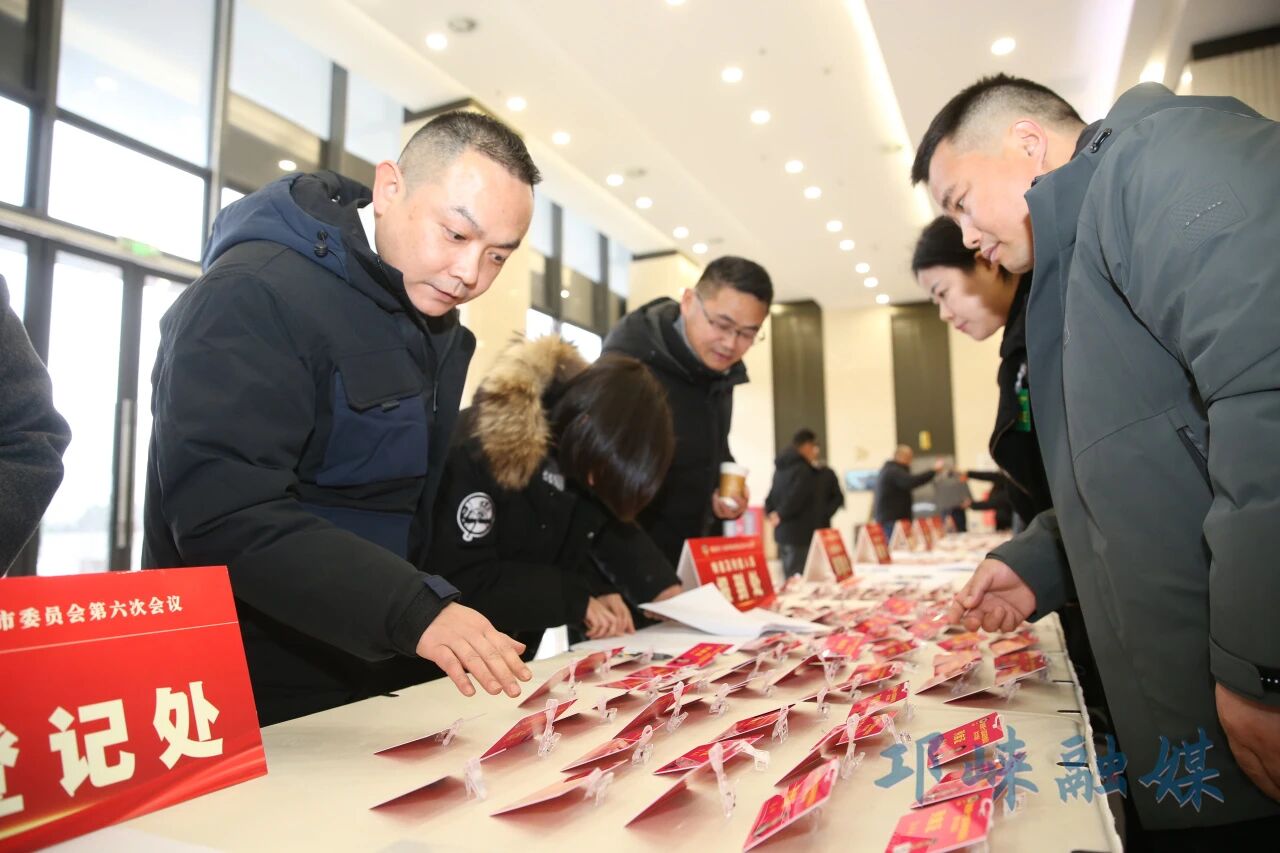 政协委员报到，邛崃进入“两会时间”