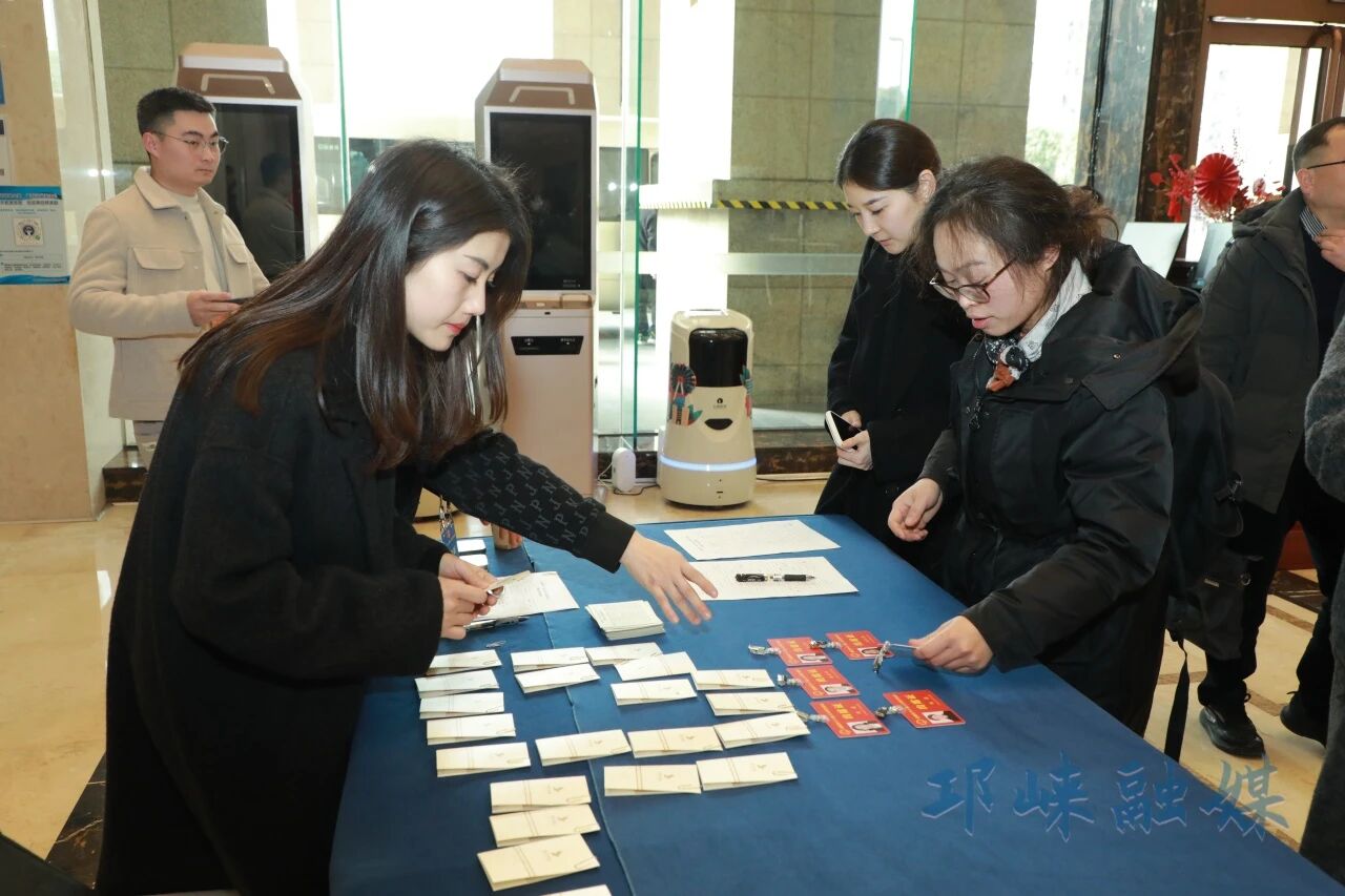 肩负使命赴盛会！邛崃市代表团抵蓉报到