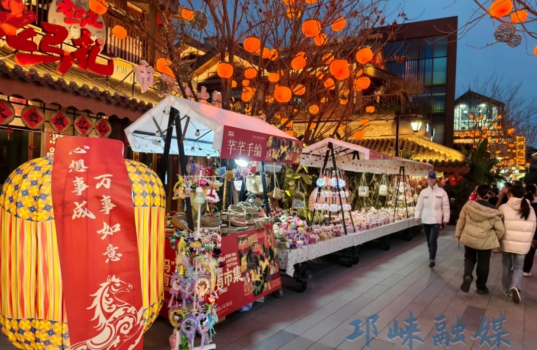 提灯游古城，文脉贺新春