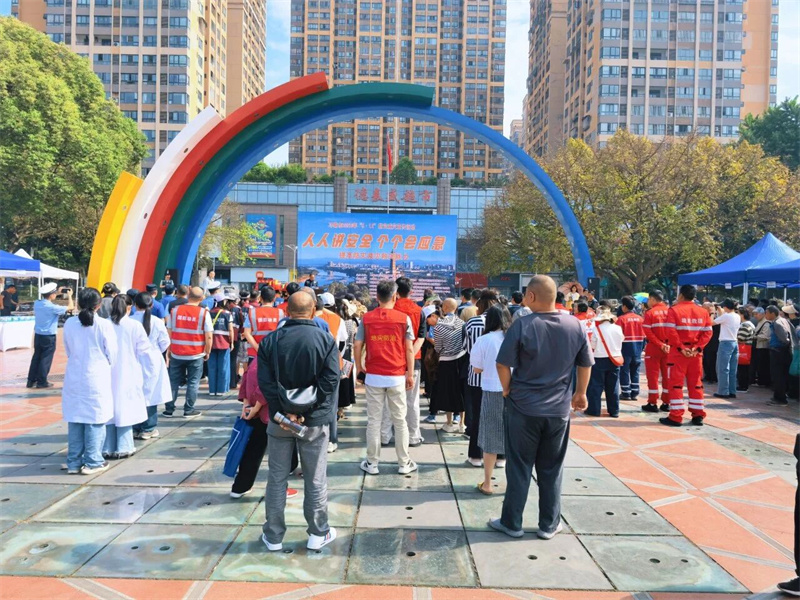 人人讲安全、个个会应急！邛崃市开展第18个全国防灾减灾日集中宣传活动