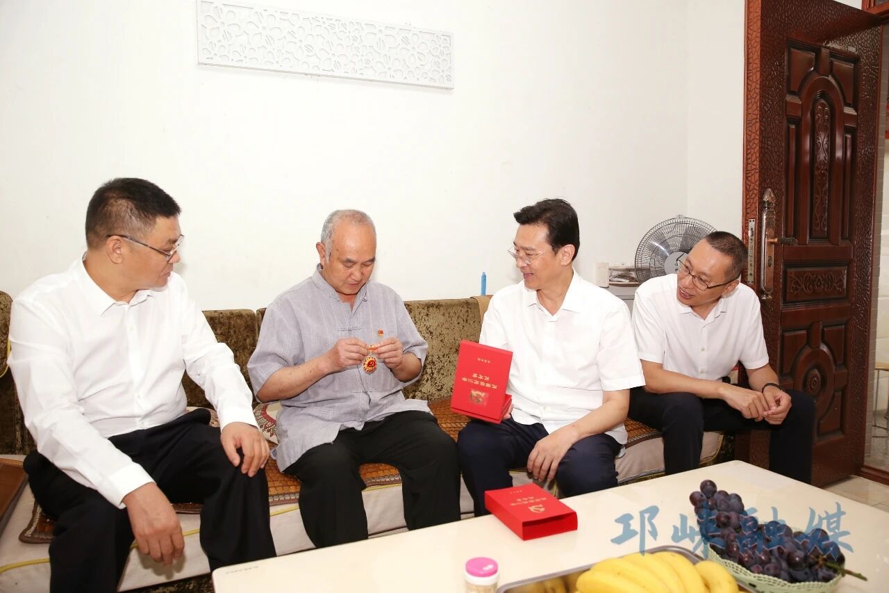 邵革军到邛崃开展综合调研