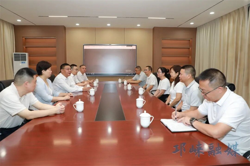 王德彰童韬看望慰问教师代表 向全市广大教师和教育工作者致以节日问候和崇高敬意