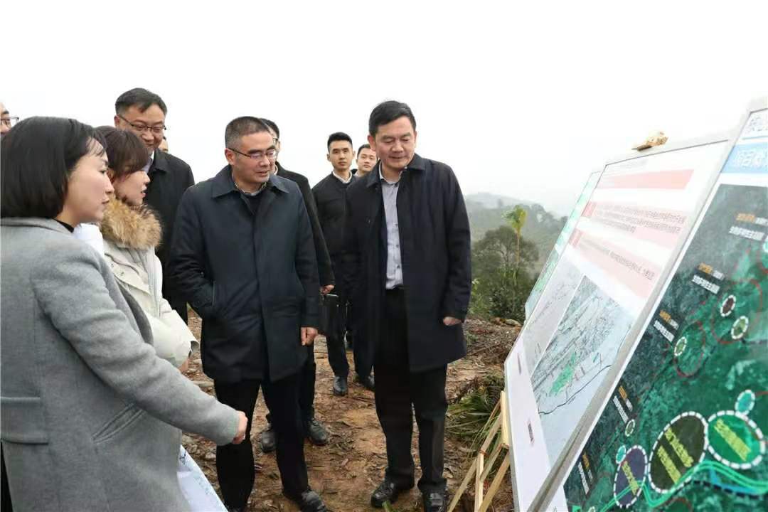 杨小广莅邛指导龙门山生物多样性博览园建设